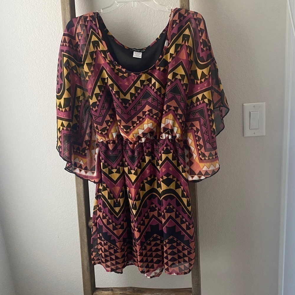 Colorful dress with band at waist